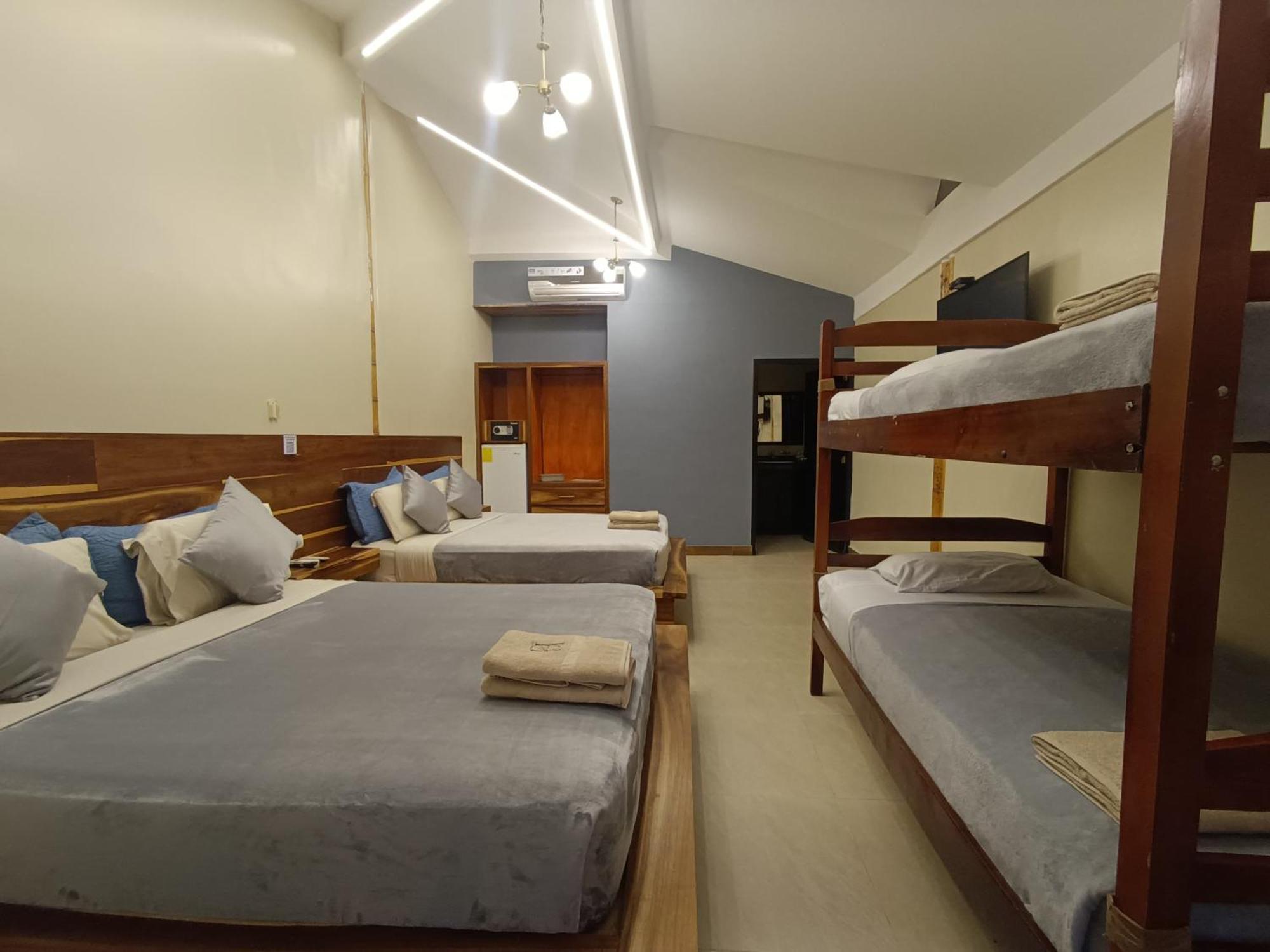 Hotel Berlin International Пуэрто-Лопес Экстерьер фото